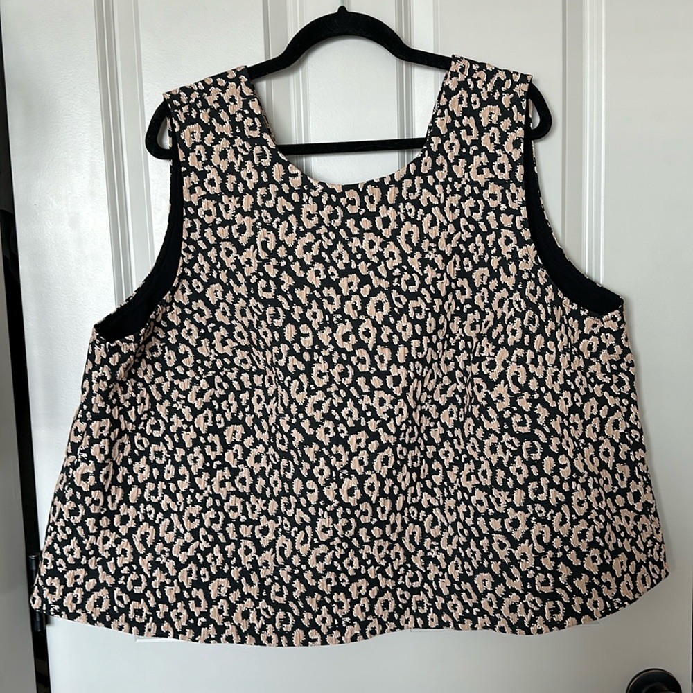 Anthropologie NWT plus size brocade leopard print single button back blouse